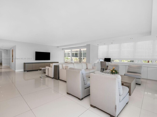 Building Photo - 10205 Collins Ave