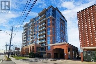 Building Photo - 2772-2772 Keele St