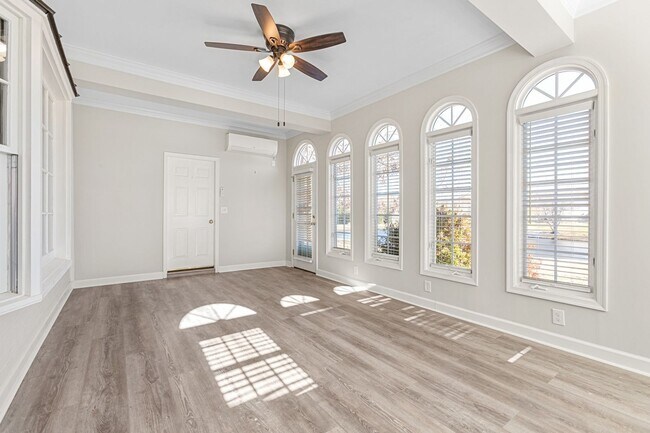 Building Photo - Spacious 3BR Townhome in Greensboro