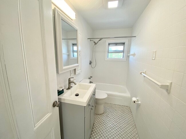 Building Photo - 108 Beacon St