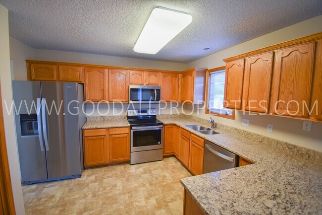 Foto del edificio - Beautiful 4 Bedroom Home in Waukee home with a fantastic yard!