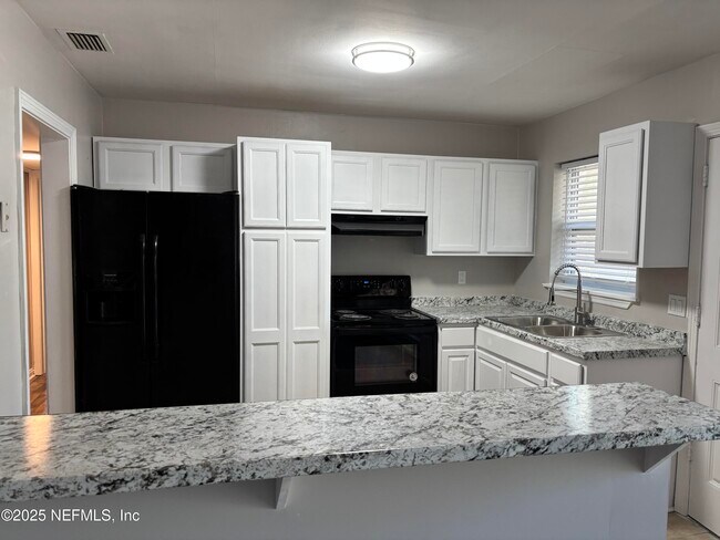 Building Photo - 1739 Cesery Blvd
