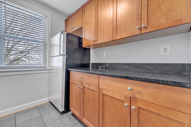 Building Photo - 4405 1st Pl NE