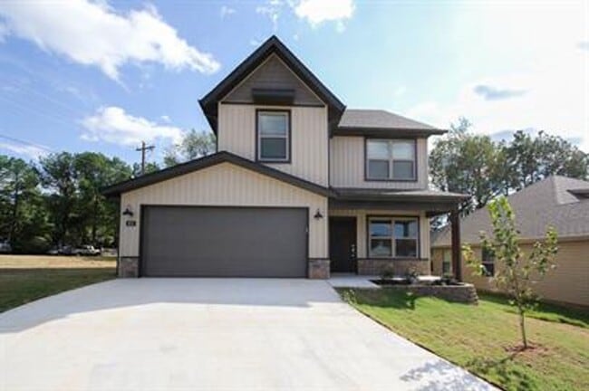 Awesome home with great location in Rogers - Awesome home with great location in Rogers