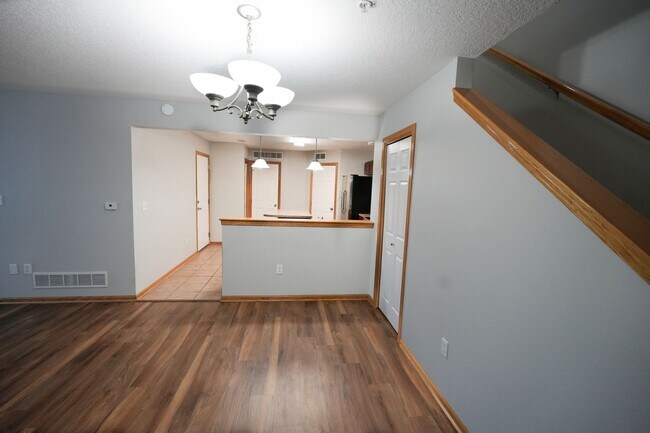 Foto del edificio - Spacious 2-Bedroom Townhome in Prime West ...