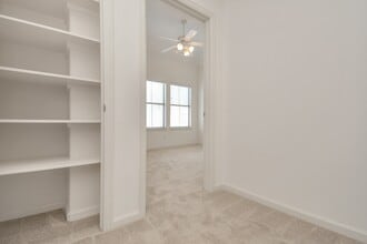 Building Photo - 5815 Lacy St