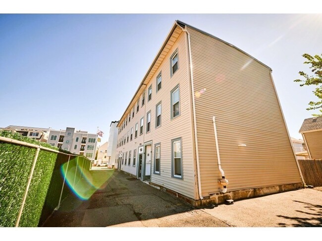 Building Photo - 6 Humboldt Pl