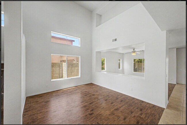 Building Photo - 542 E Bartlett Way