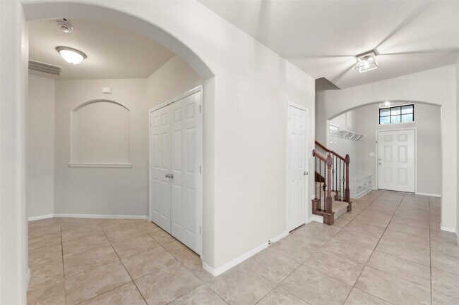 Foto del edificio - 5531 Drumlin Field Way