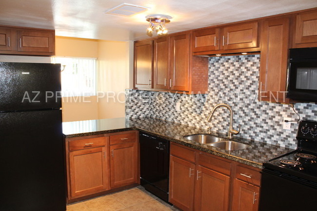 Building Photo - 2206 S Granada Dr