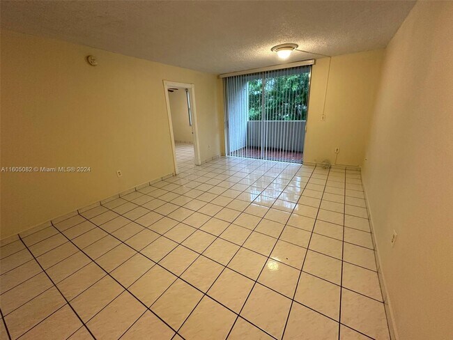 Building Photo - 10000 NW 80th Ct