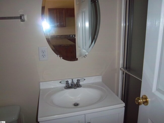 Foto del edificio - 232 Springfield Cir