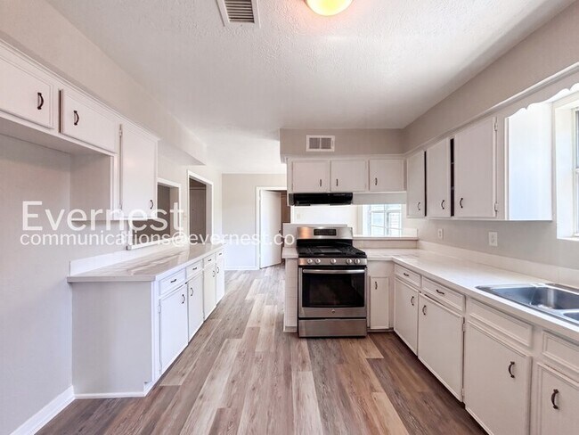 Foto del edificio - 4919 Lingonberry St