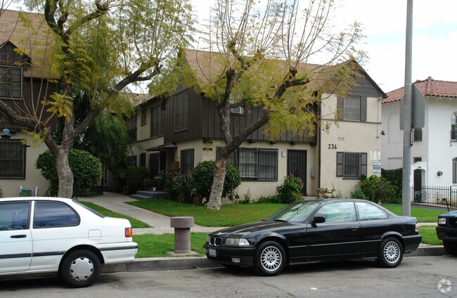 Foto del edificio - 236-236 S Harvard Blvd
