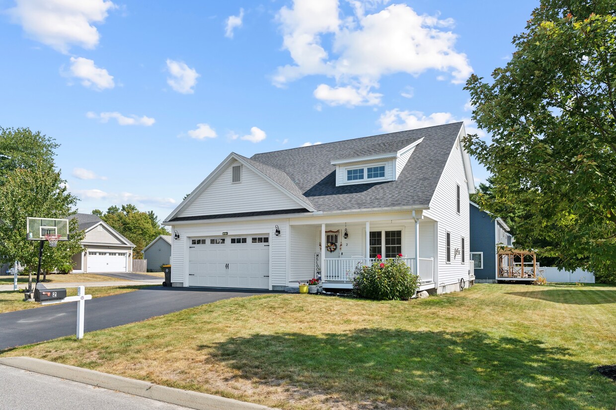 Primary Photo - 2 Sumac Ln