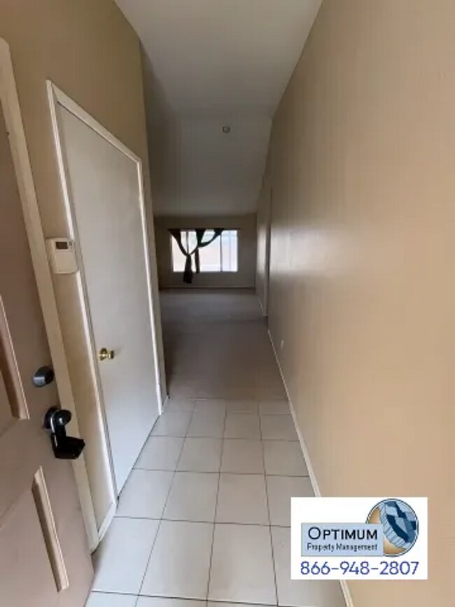 Foto del edificio - Charming 3 Bedroom, 2 Bathroom Single-Family Home in Adelanto