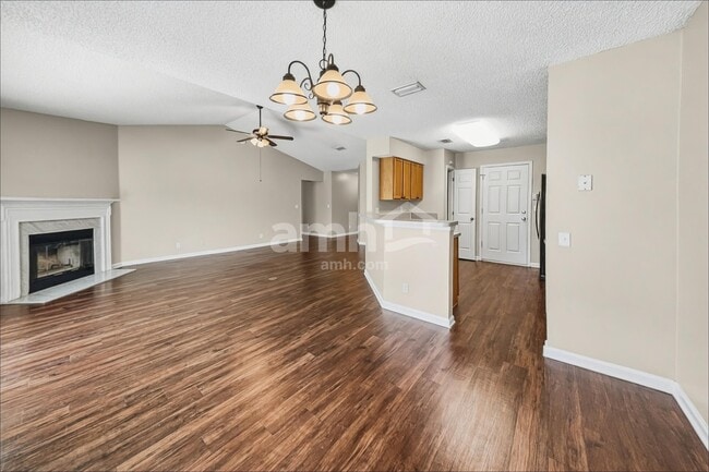 Building Photo - 12612 Ashglen Dr N