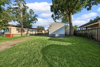 Building Photo - 11910 Hazy Hill Dr
