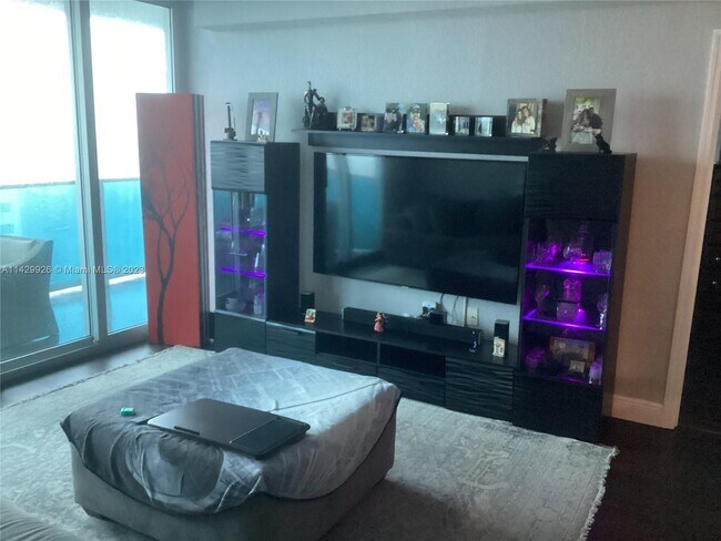 Foto del edificio - 7501 E Treasure Dr