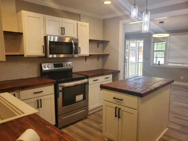 Foto del edificio - 1606 Crestview Ave