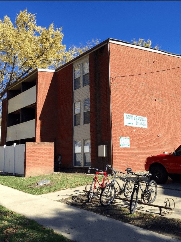 Primary Photo - 1011 Stoughton St