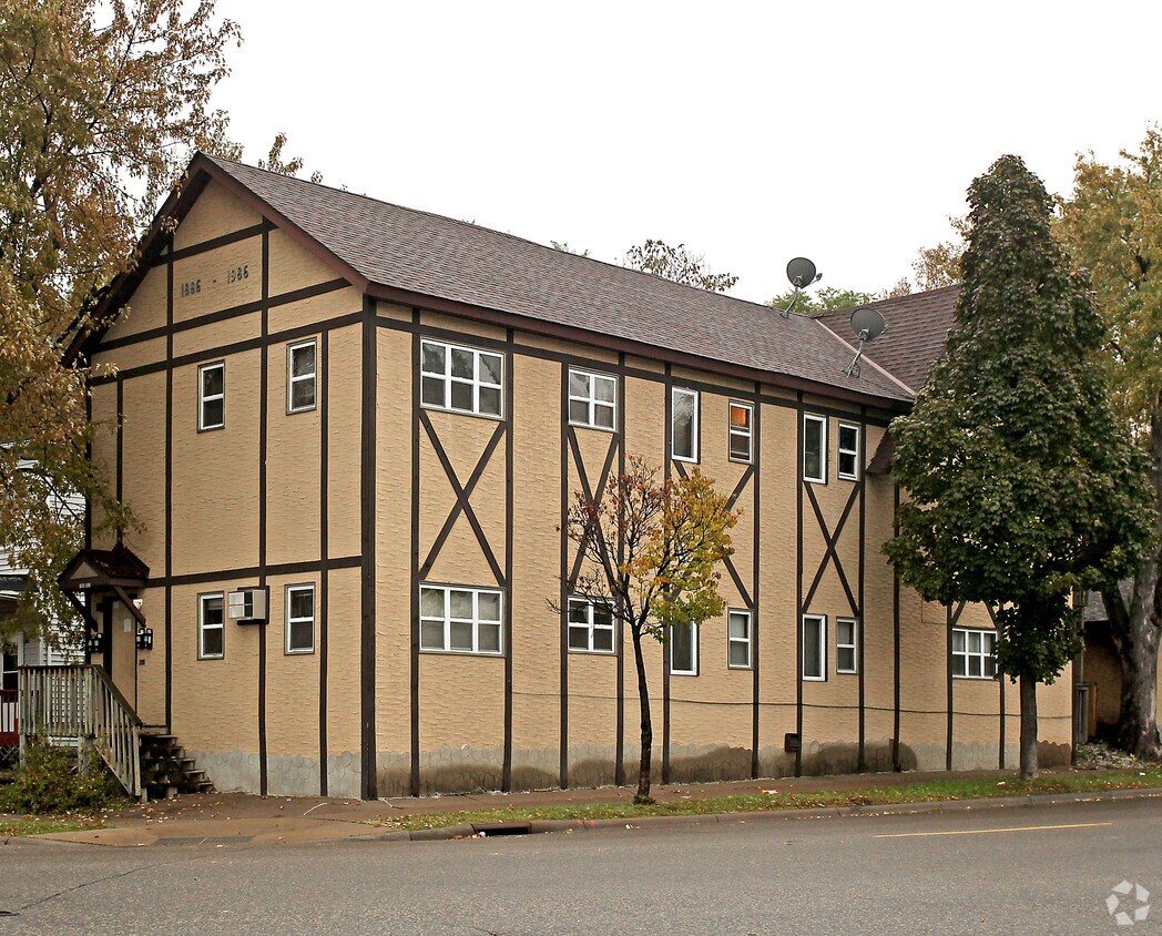 Primary Photo - Earl Street 4 Plex