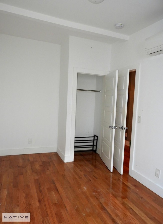 Foto del edificio - 218 Eagle St