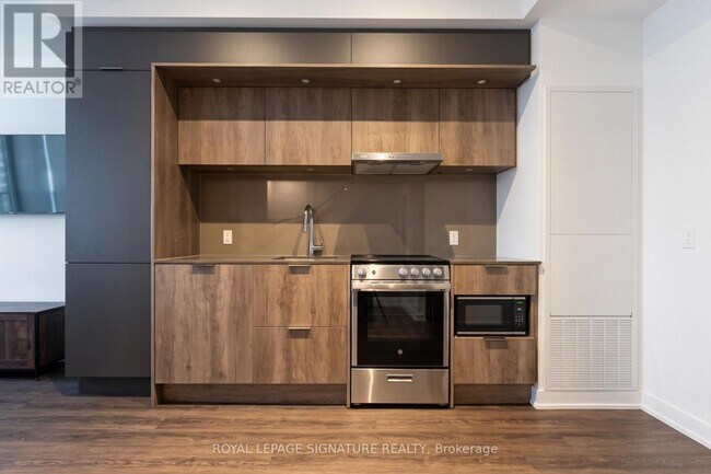 Photo du bâtiment - 448 Burnhamthorpe Rd W