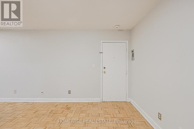 Building Photo - 33 Maitland St