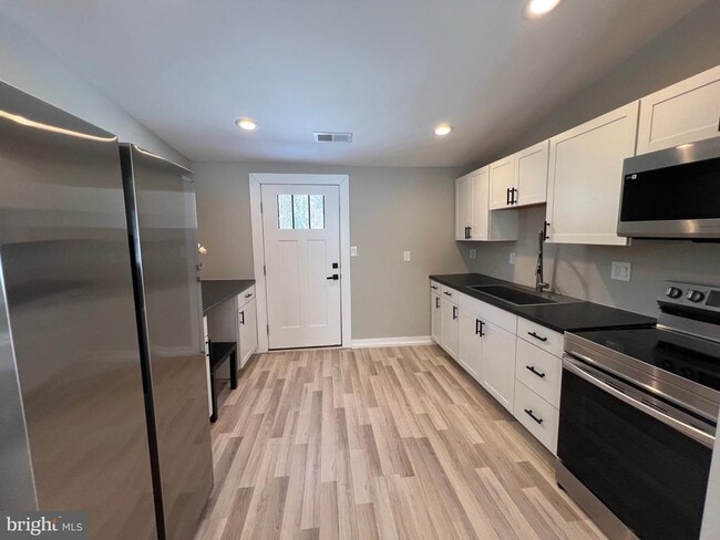 Building Photo - 33 Old US Hwy 1