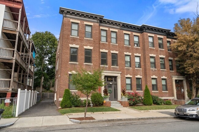 Building Photo - 80 Winthrop St
