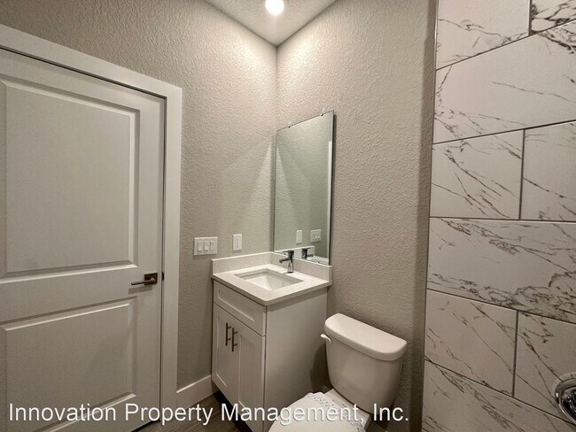 Building Photo - 3 br, 2 bath House - 547 Albatross Dr. # B