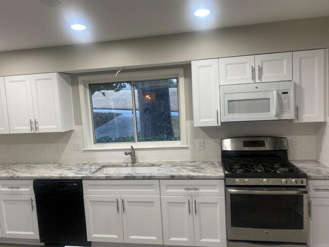 Foto del edificio - 2507 Parkdale Pl NE