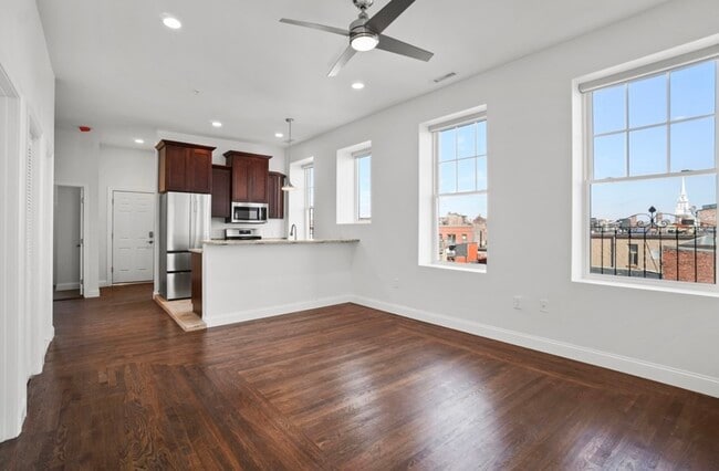 Building Photo - 211 Endicott St