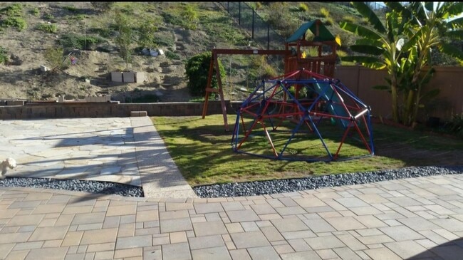 Building Photo - 1655 N Las Flores Dr