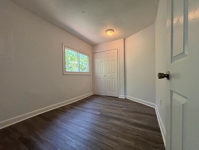 Foto del edificio - Available Now 4 bedroom 2 full bathroom home!