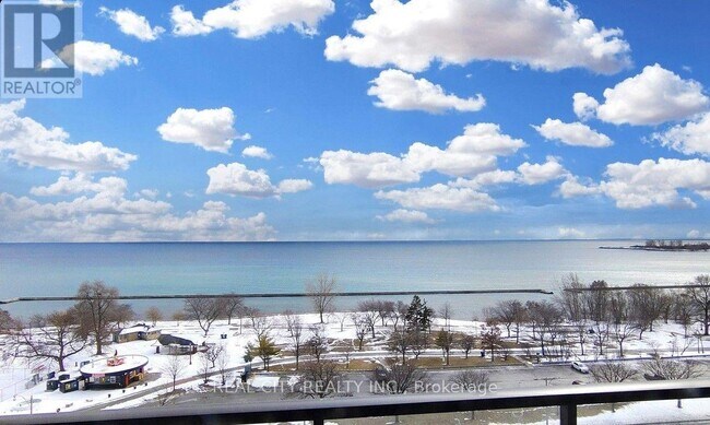 Photo du bâtiment - 1926 Lake Shore Blvd W