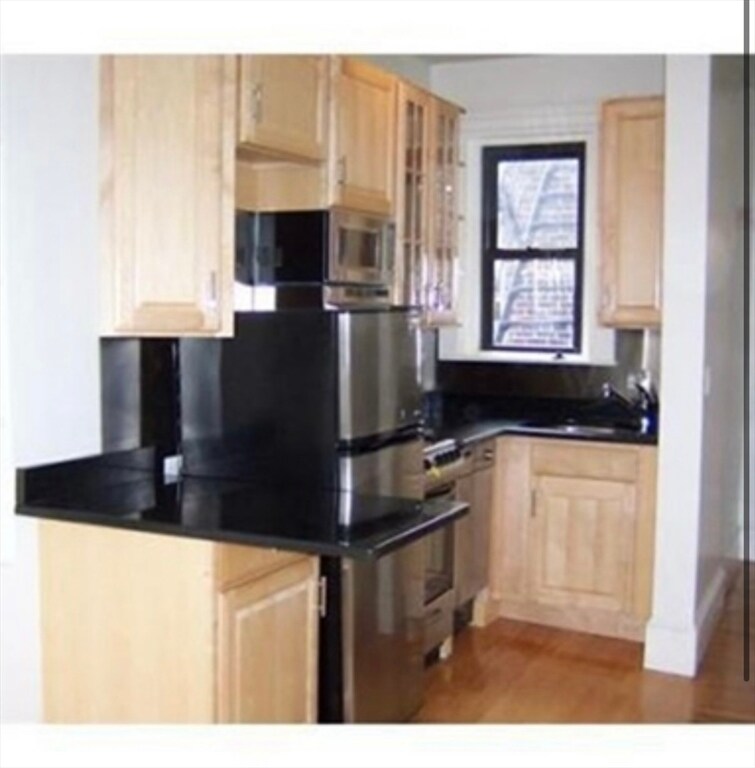 Foto principal - 75 Burbank St