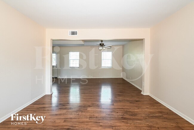 Building Photo - 3002 Harlan Dr