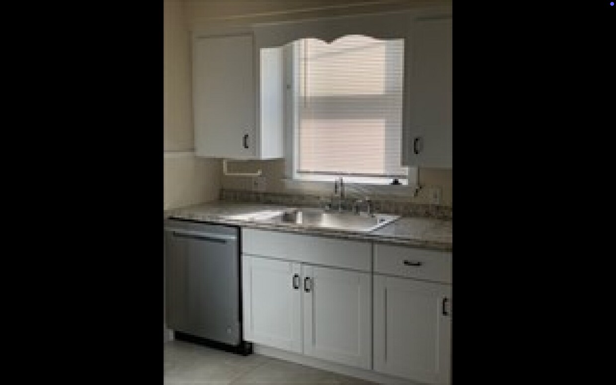 Foto principal - 790 Saratoga St