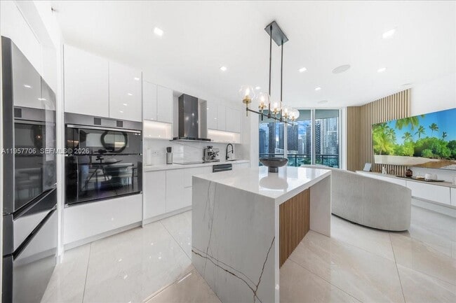 Building Photo - 350 S Miami Ave