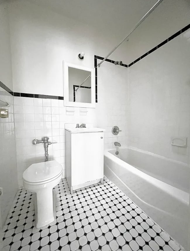 Building Photo - 942 1st Ave