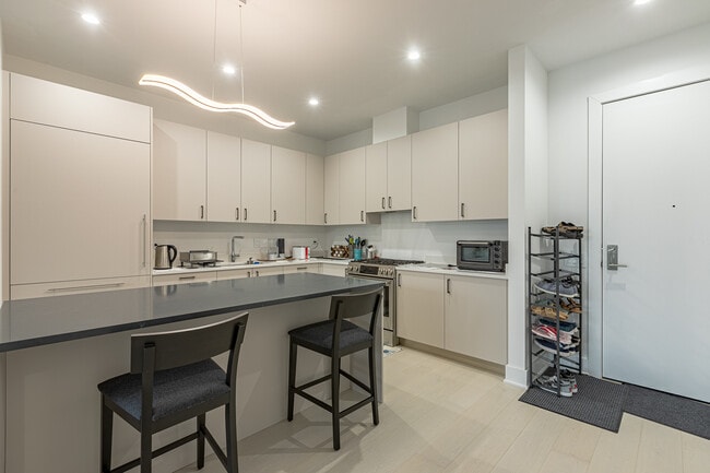 Foto del edificio - 1701 W Webster Ave