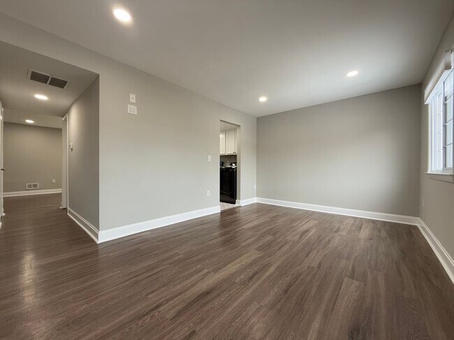 Building Photo - 2819 Banks Ct