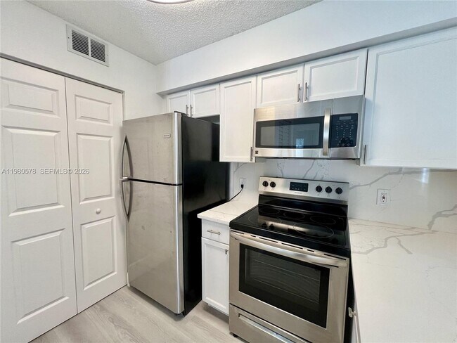 Foto del edificio - 640 S Park Rd