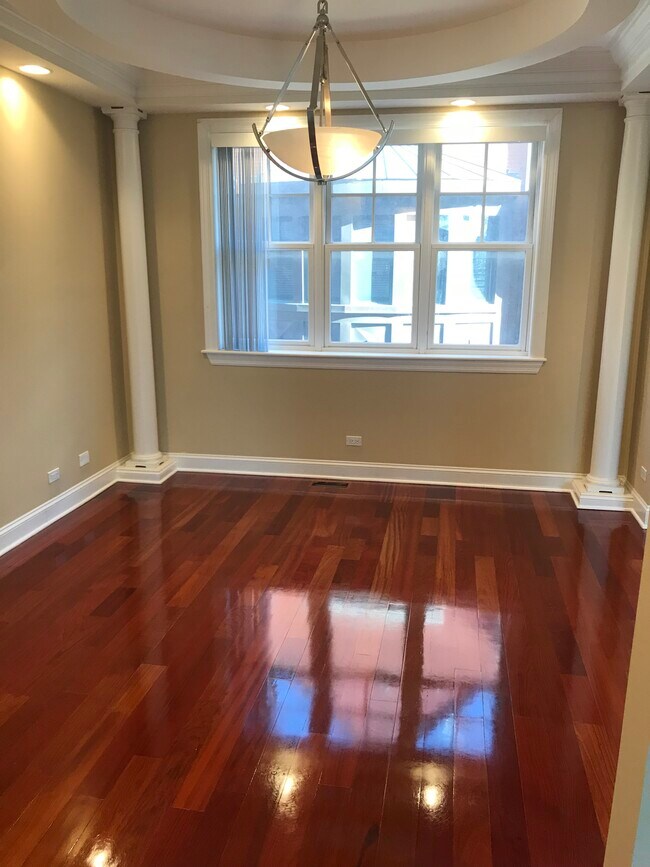 Foto del edificio - 4321 W Peterson Ave