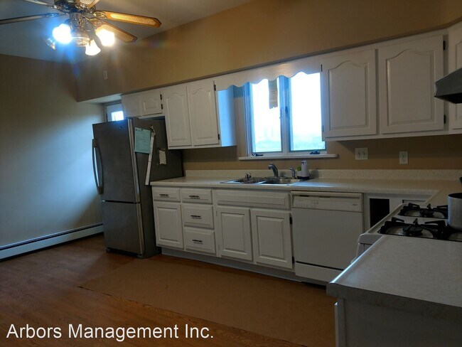 Building Photo - 5 br, 2.5 bath House - 81 Pius Street
