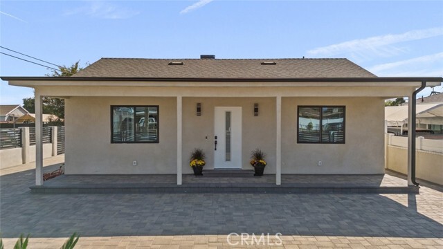 Foto principal - 11200 Saticoy St