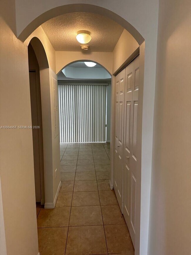 Foto del edificio - 3070 Red Mangrove Ln S