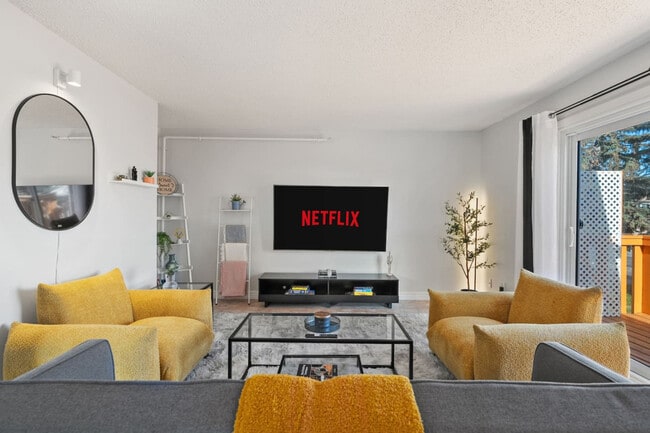 Building Photo - 4733 Bowness Rd NW